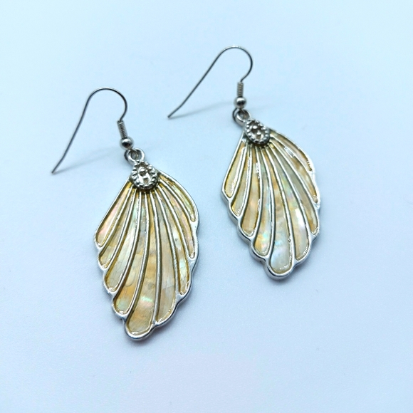 ⭐2 for $10⭐ Pearl wing earrings - Picture 1 of 5